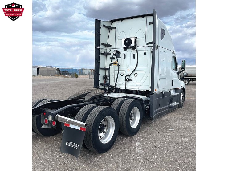 2020-freightliner-cascadia-126-image-2