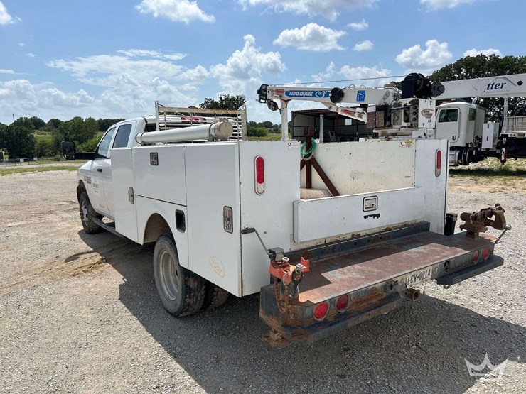 2018-dodge-3500-image-2