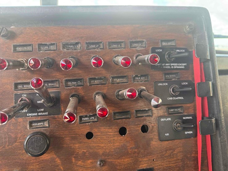 1999-peterbilt-378-image-22