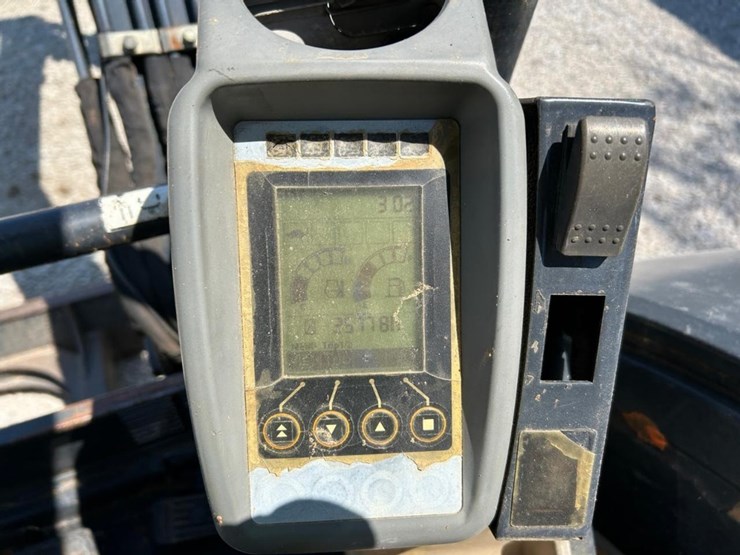 2016-deere-35g-image-19