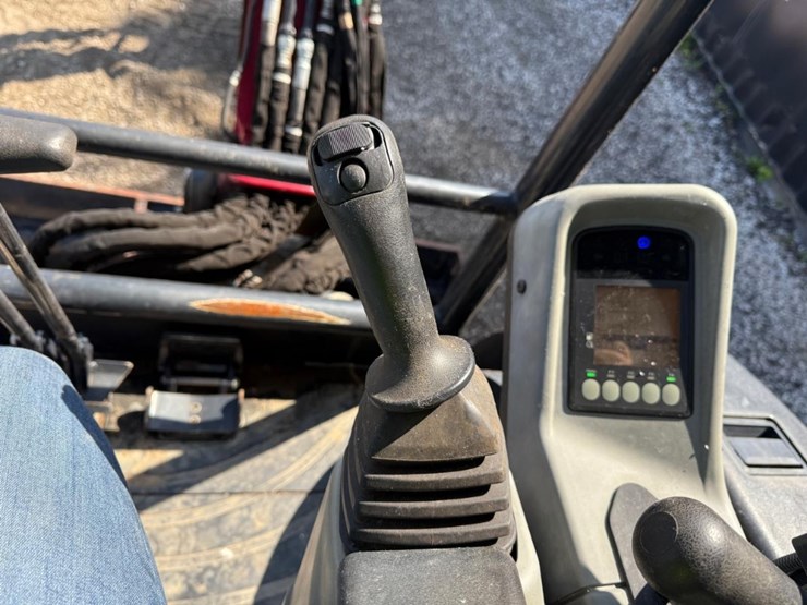 yanmar-vio35-6a-image-18