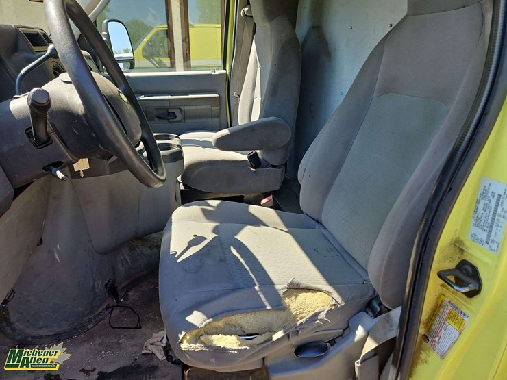 2010-ford-cargo-image-15