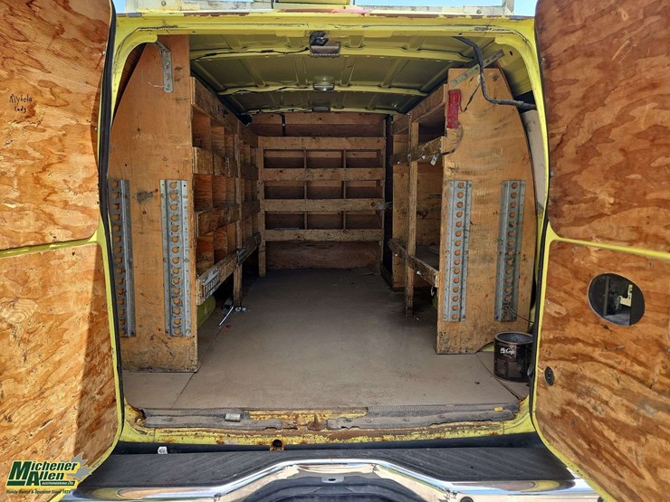 2010-ford-cargo-image-16