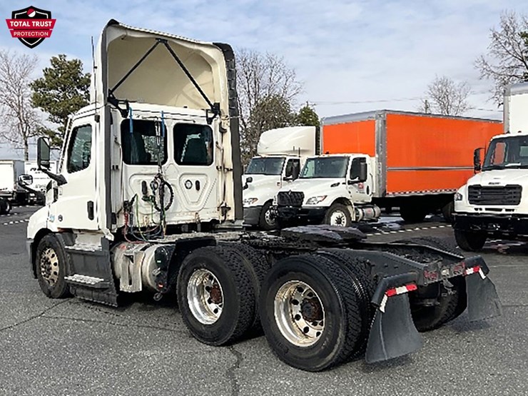 2022-freightliner-cascadia-116-image-2