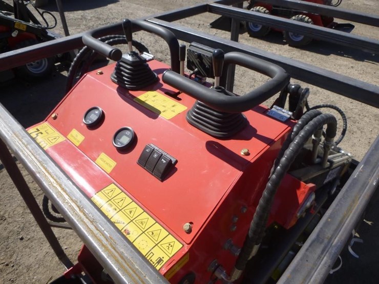 2026-sdlool-323tz-skid-steer-loader-image-15