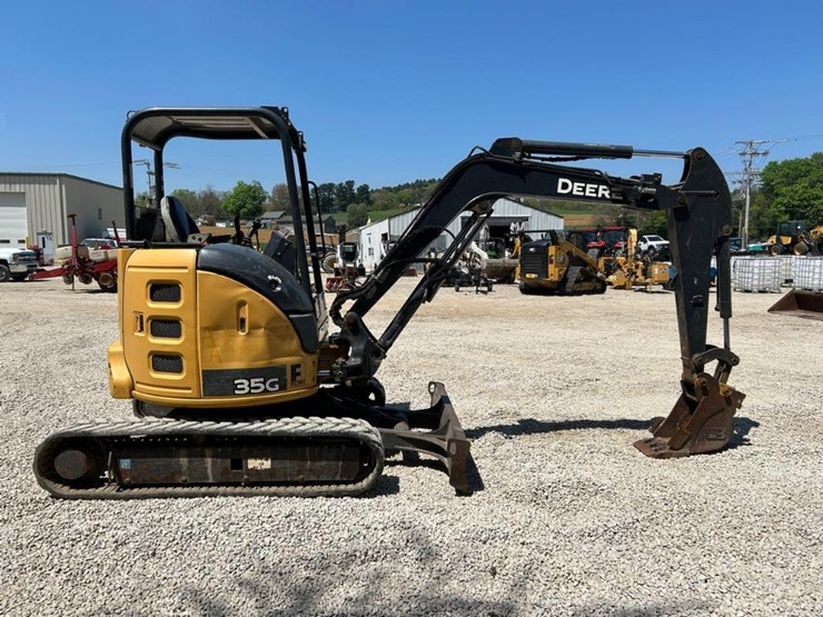 2016-deere-35g-image-5