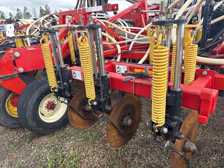 2006-bourgault-8710-air-seeder-image-29