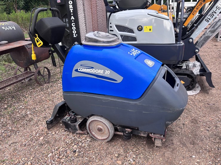 #36614-•-commodore-floor/carpet-cleaner-image-1