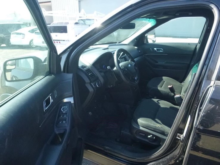 2016-ford-explorer-image-5