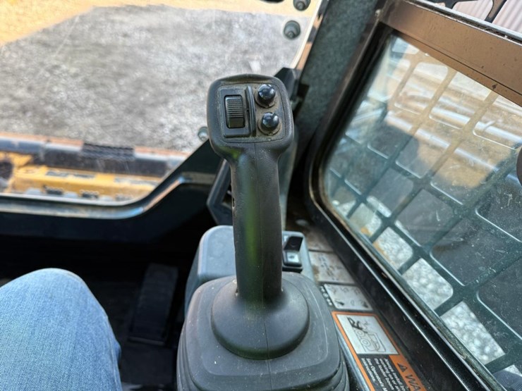 2023-deere-333g-image-21