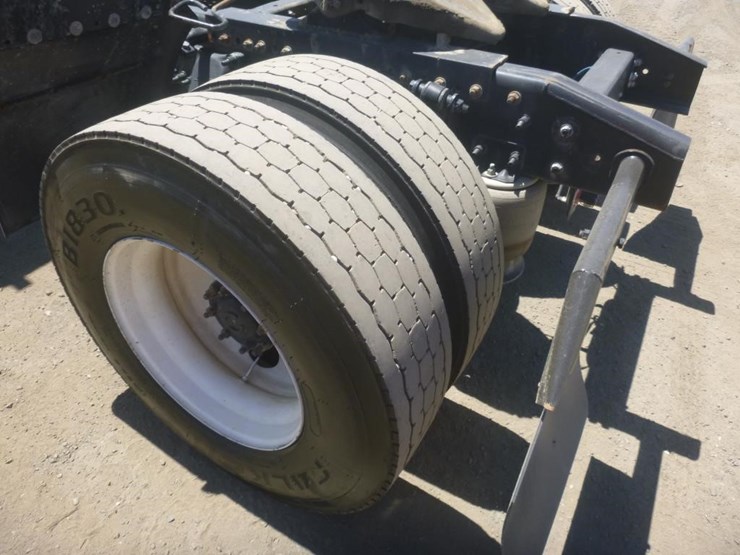 2015-freightliner-cascadia-125-image-26
