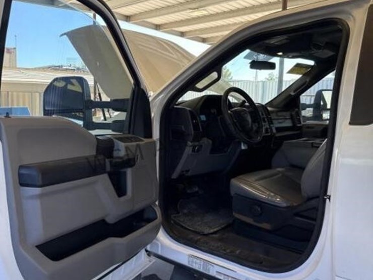 2017-ford-f550-image-26