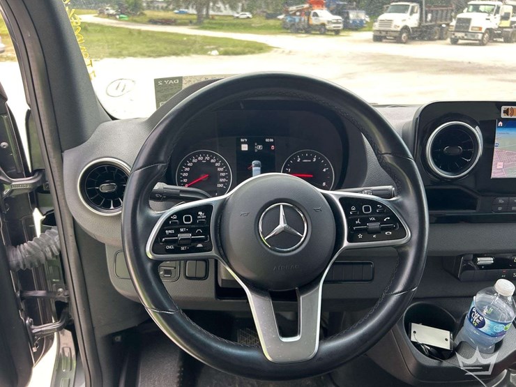 2021-mercedes-benz-sprinter-4500-image-10