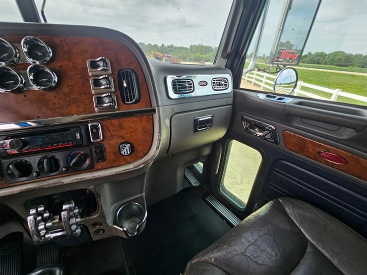 2006-peterbilt-386-image-61