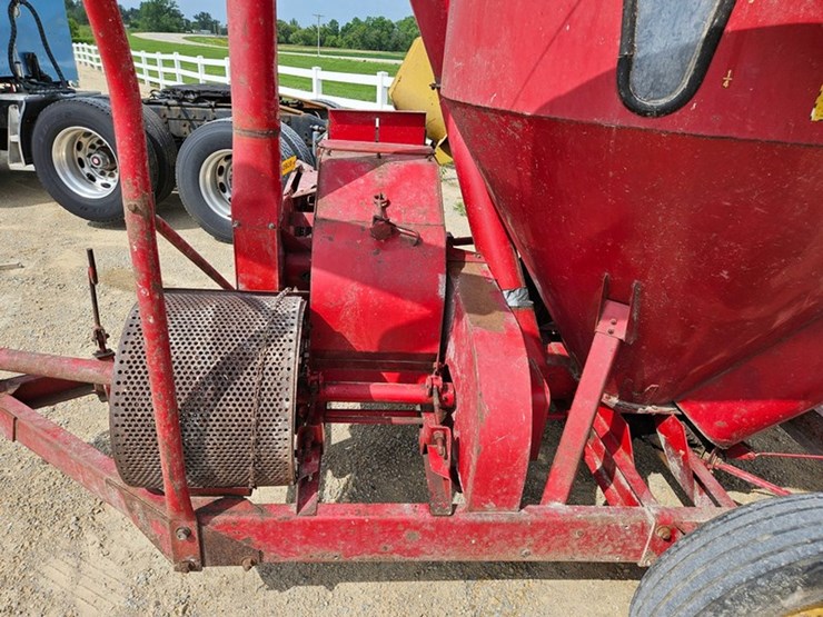 new-holland-352-image-25