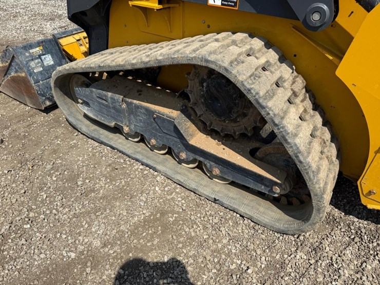 2022-deere-317g-image-16