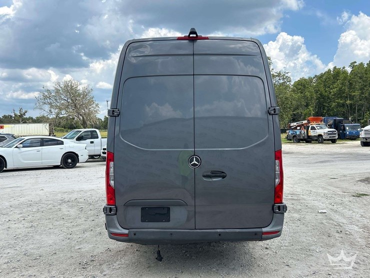 2021-mercedes-benz-sprinter-4500-image-34