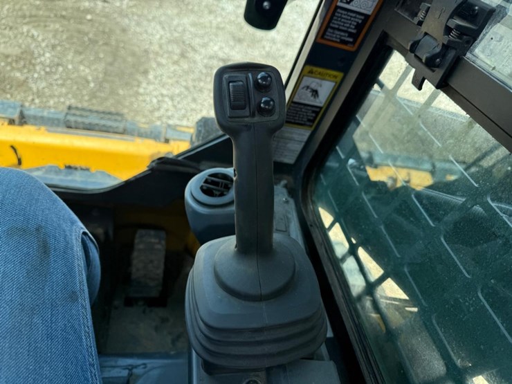 2022-deere-317g-image-20