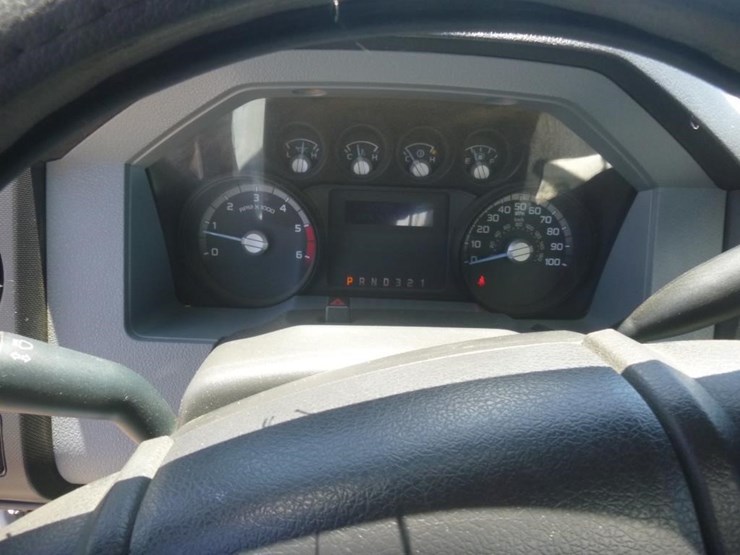 2011-ford-f550-image-17