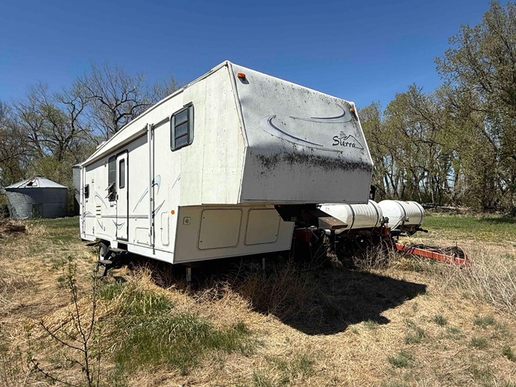 sierra-copper-camper-trailer-image-1