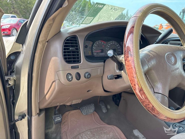 2002-toyota-sequoia-image-13