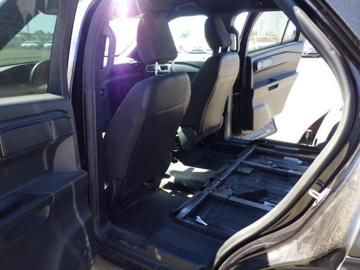 2021-ford-explorer-image-7