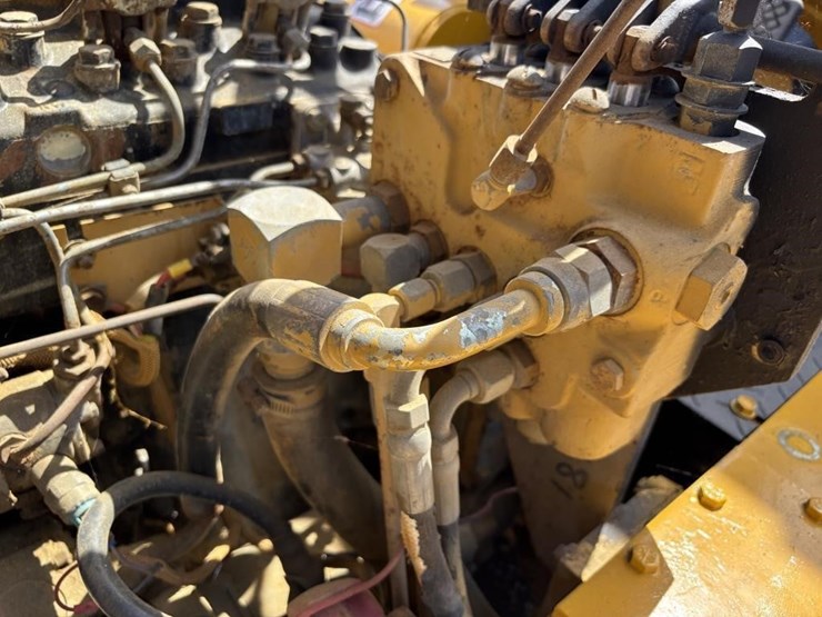 caterpillar-v80e-image-36