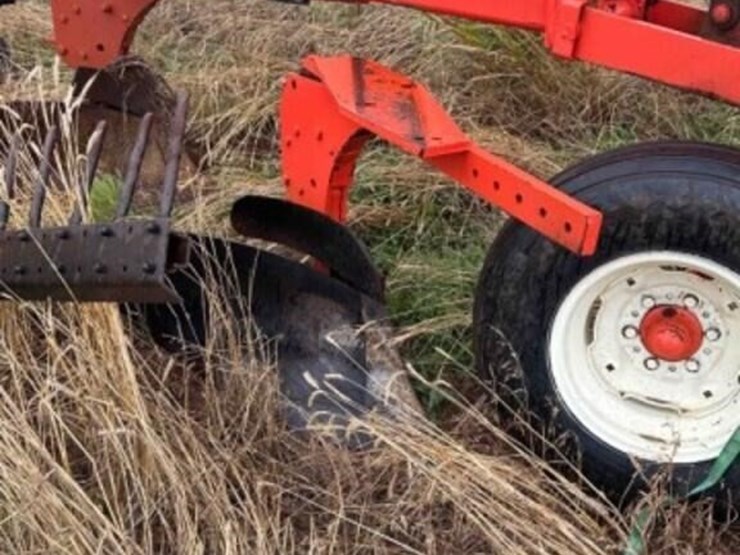 blanchat-12-bottom-plow-image-19