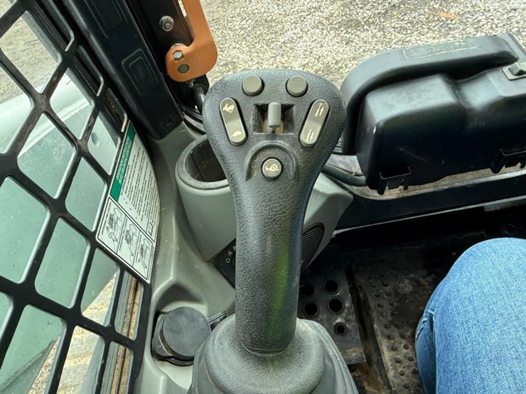 2017-bobcat-t770-image-26