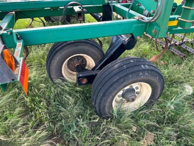 great-plains-folding-3-box-drill,-40'-image-9