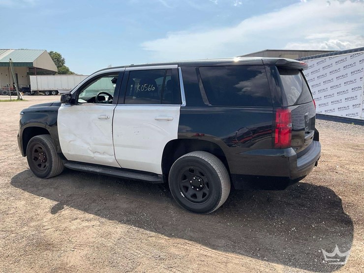 2018-chevrolet-tahoe-image-3