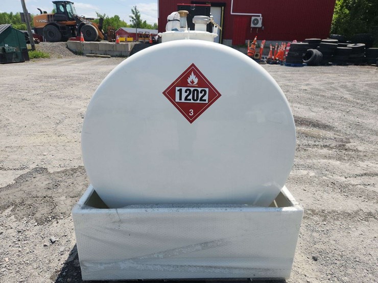 am-tank-fuel-tank-with-pump/nozzle-(490-gallon/1800-litre)-image-2