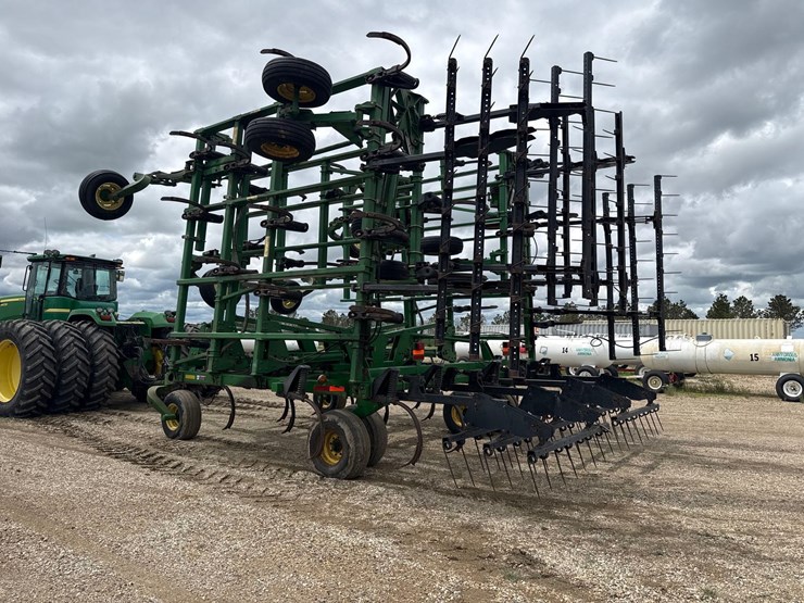 john-deere-2410-image-3