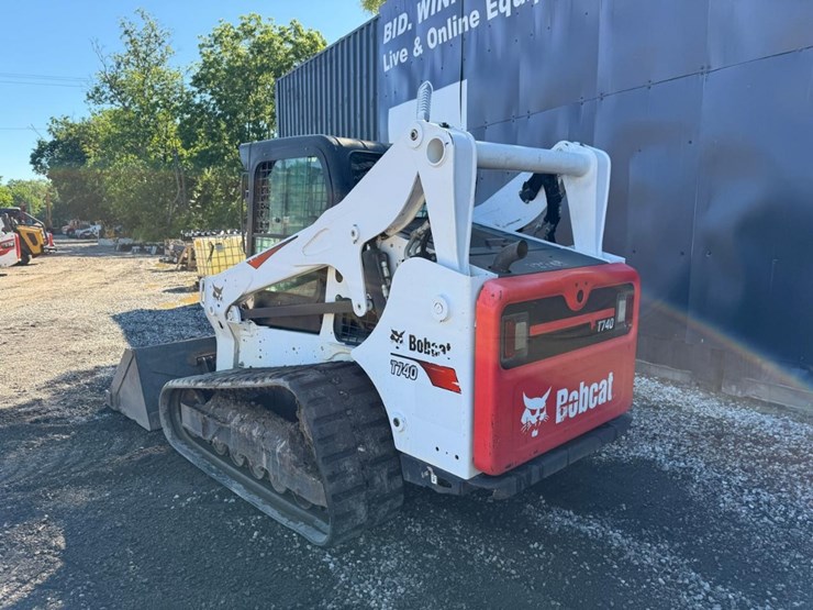 2019-bobcat-t740-image-2