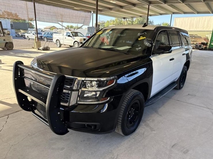 2017-chevrolet-tahoe-image-4