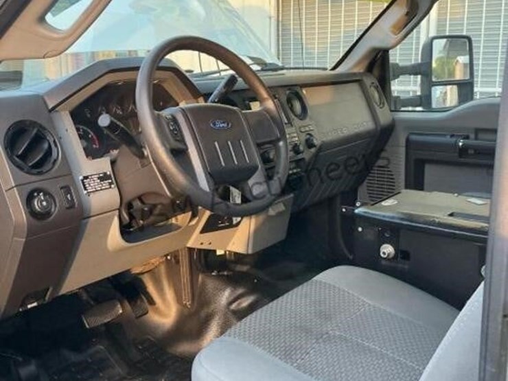 2012-ford-f550-image-29