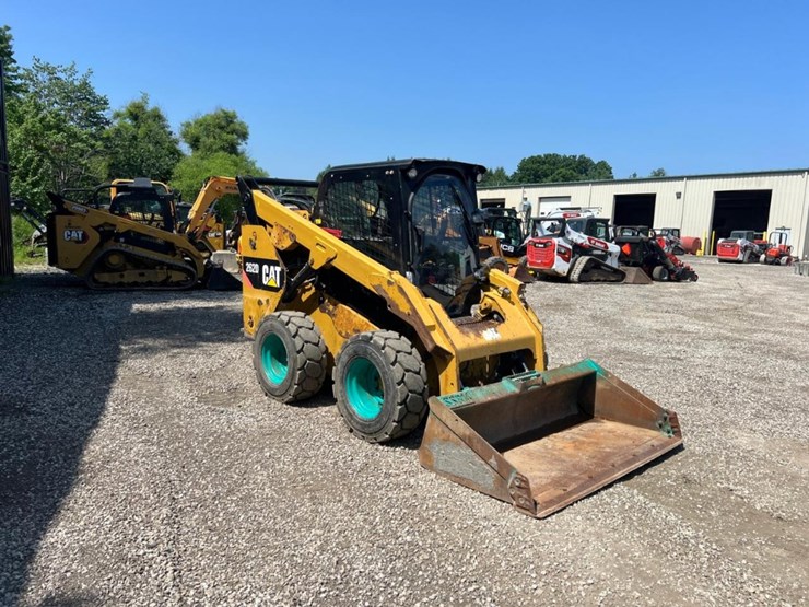 caterpillar-262d-image-8