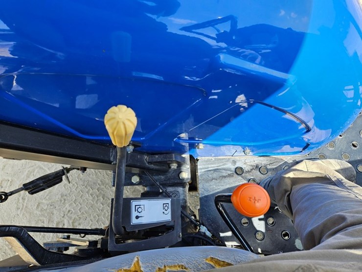 new-holland-tt60a-image-36