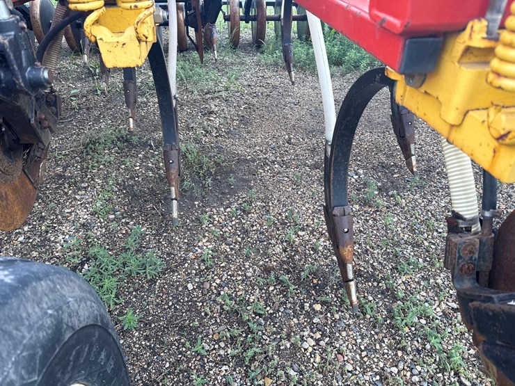 2006-bourgault-8710-air-seeder-image-30