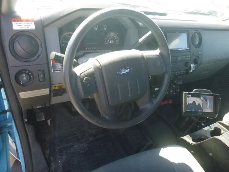 2013-ford-f550-image-22