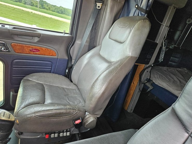 2006-peterbilt-386-image-64