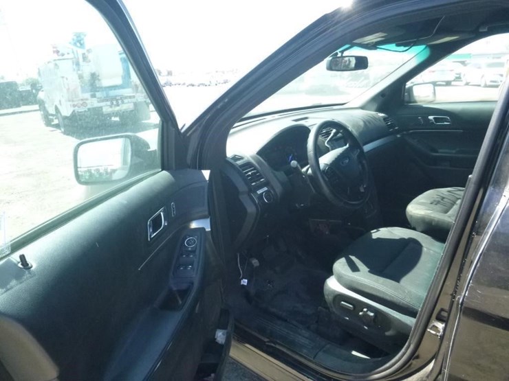 2016-ford-explorer-image-5
