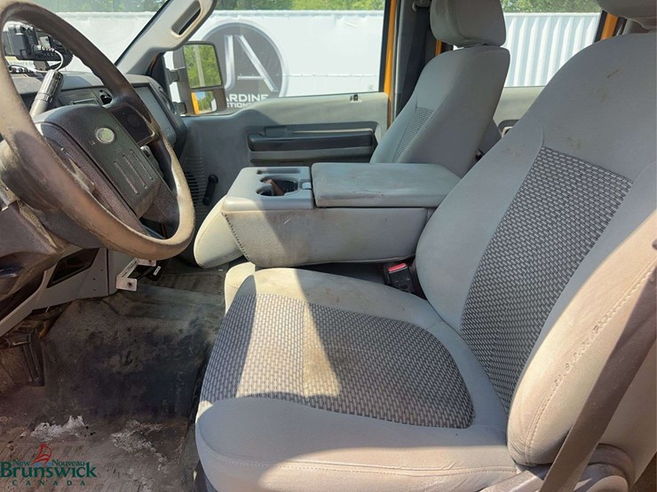 2012-ford-f550-xl-image-25