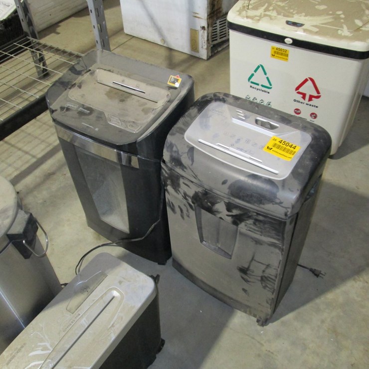 #45044 • Lot of (2) Staples Paper Shredder INV#45044