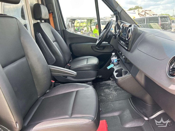 2021-mercedes-benz-sprinter-4500-image-33