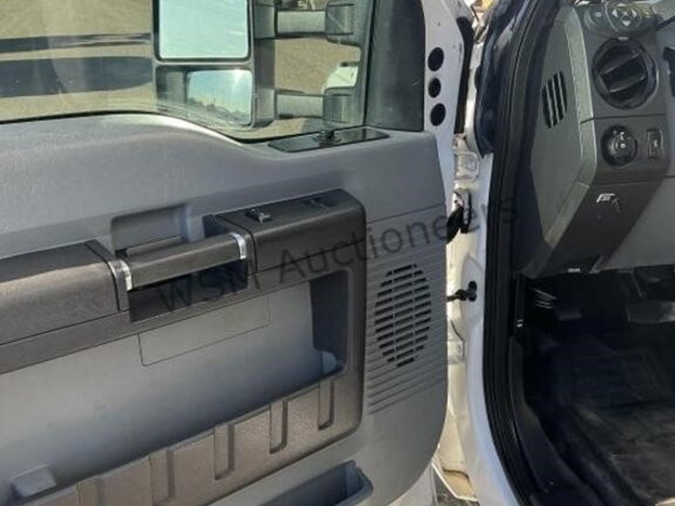 2016-ford-f550-image-26