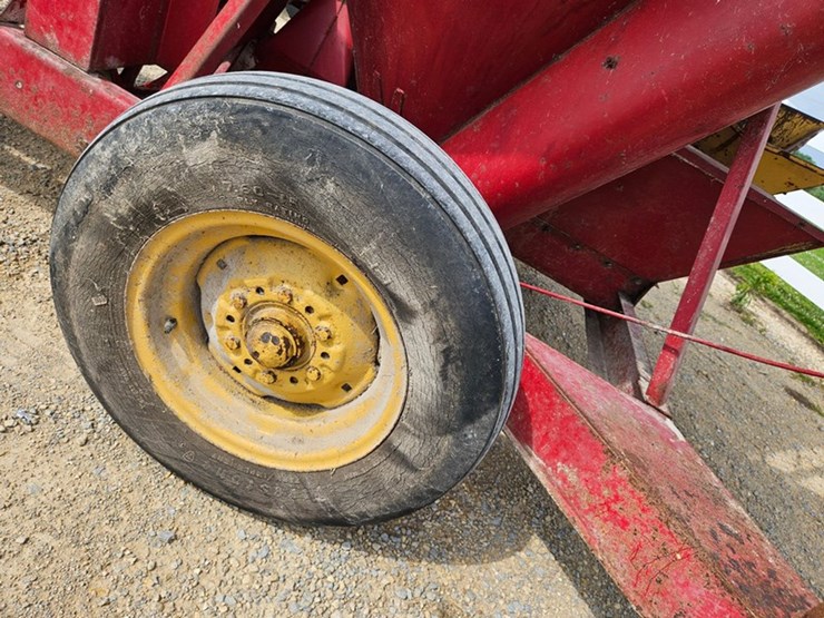 new-holland-352-image-33