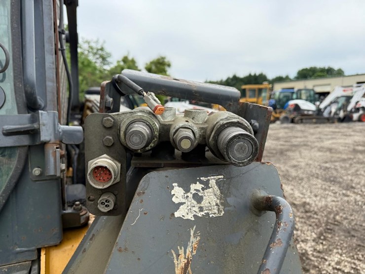 deere-333e-image-11