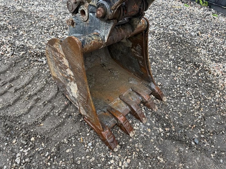 2019-kubota-kx040-image-8