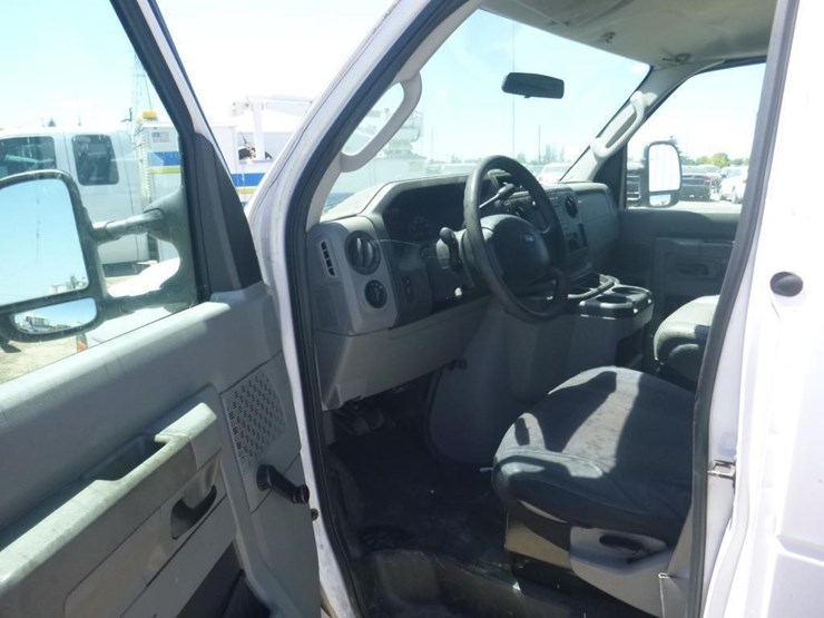 2010-ford-cargo-image-5